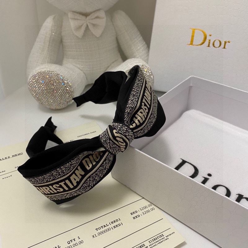 CHRISTIAN DIOR